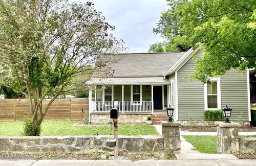 Hico Casa | Remodeled historic cottage, 2-min walk to downtown.