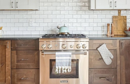 West Chester Otro | Remodeled Historic Battle Spring Farmhouse. Deck & firepit