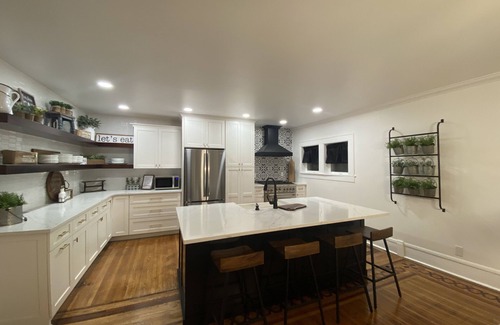 Bourbonnais Casa | Remodeled Historical Home In Bourbonnais.