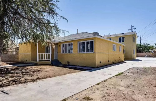 Lancaster Casa | Remodeled Home ☞ EV Charger ☞ Garage ☞ Swamp Cooler ☞ Private Patio