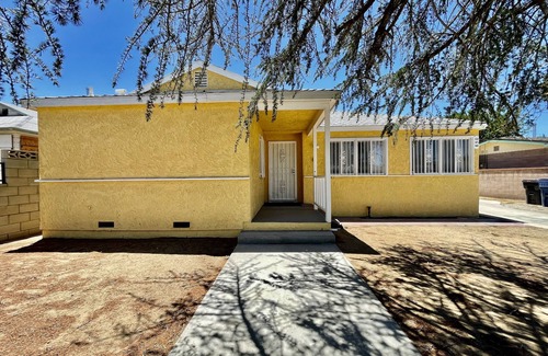 Lancaster Casa | Remodeled Home ☞ EV Charger ☞ Garage ☞ Swamp Cooler ☞ Private Patio