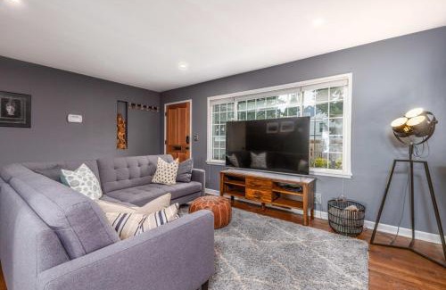 Fauntleroy Casa | Remodeled Home Fenced Yard Outdoor Fireplace