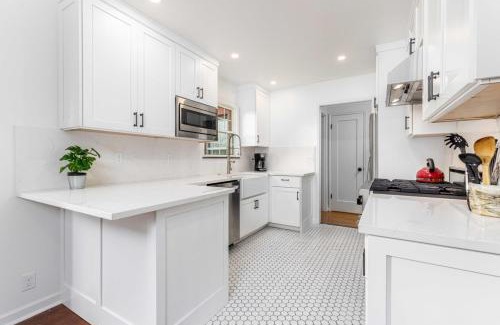 Fauntleroy Casa | Remodeled Home Fenced Yard Outdoor Fireplace