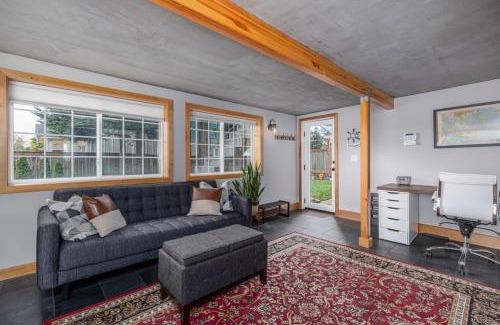 Fauntleroy Casa | Remodeled Home Fenced Yard Outdoor Fireplace