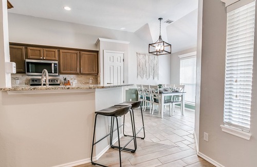 Edmond Casa | Remodeled home in quiet neighborhood--kid friendly