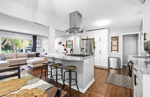 Minnetonka Casa | REMODELED Home, KING Beds, FAST WiFi