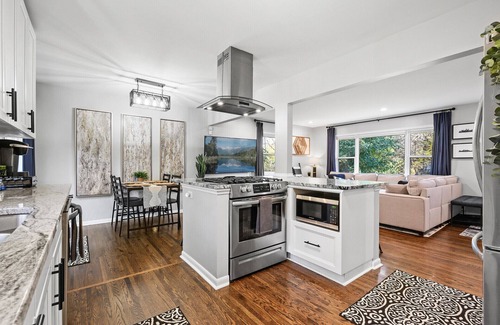 Minnetonka Casa | REMODELED Home, KING Beds, FAST WiFi