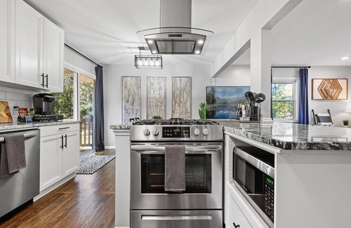 Minnetonka Casa | REMODELED Home, KING Beds, FAST WiFi
