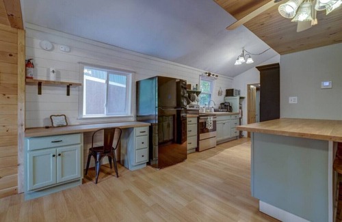 Chocorua Cabina | Remodeled Home|Minutes to White Lake|Dog-Friendly!
