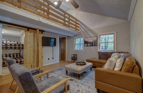 Chocorua Cabina | Remodeled Home|Minutes to White Lake|Dog-Friendly!