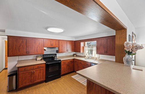 Delafield Casa | Remodeled Home on Wooded Nagawicka Lake Channel