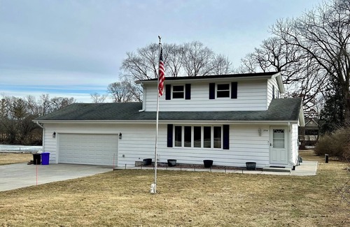Delafield Casa | Remodeled Home on Wooded Nagawicka Lake Channel