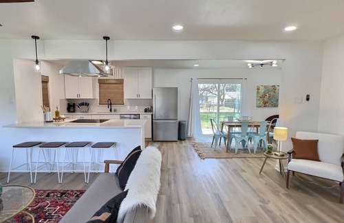 Universal City Casa | Remodeled home with firepit! 1 mile to Randolph AFB & 3 parks!
