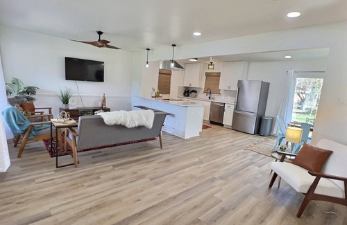 Universal City Casa | Remodeled home with firepit! 1 mile to Randolph AFB & 3 parks!