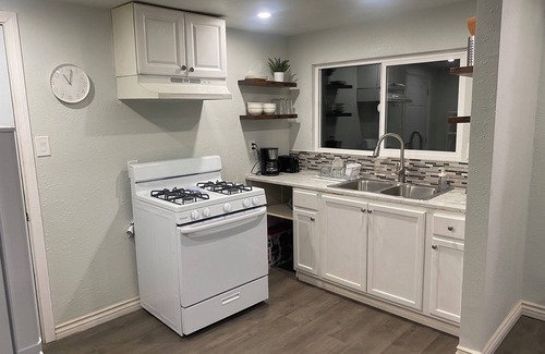 Lakeland Village Cabina | Remodeled Lake House Cabin w/ National Forest Mountain Views