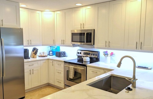 Bonita Springs Casa | Remodeled Lakefront Pool Home, Privacy, screened Lanai, Bicycles, close to Beach