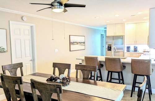 Bonita Springs Casa | Remodeled Lakefront Pool Home, Privacy, screened Lanai, Bicycles, close to Beach