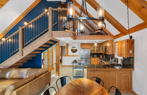 Brockway Apartamento | Remodeled Lakeview Cabin for 10 High-End AC HotTub