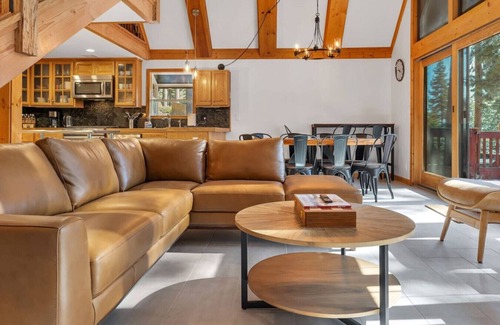 Brockway Apartamento | Remodeled Lakeview Cabin for 10 High-End AC HotTub