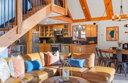 Brockway Apartamento | Remodeled Lakeview Cabin for 10 High-End AC HotTub