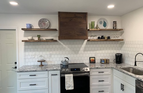 Myrtle Grove Casa | Remodeled Midcentury Home