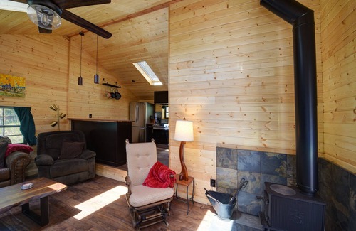 Eldora Cabina | Remodeled miners cabin,snug & warm. Tucked right next to Lake Eldora Ski Resort.