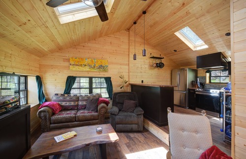 Eldora Cabina | Remodeled miners cabin,snug & warm. Tucked right next to Lake Eldora Ski Resort.