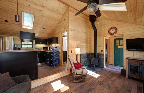 Eldora Cabina | Remodeled miners cabin,snug & warm. Tucked right next to Lake Eldora Ski Resort.