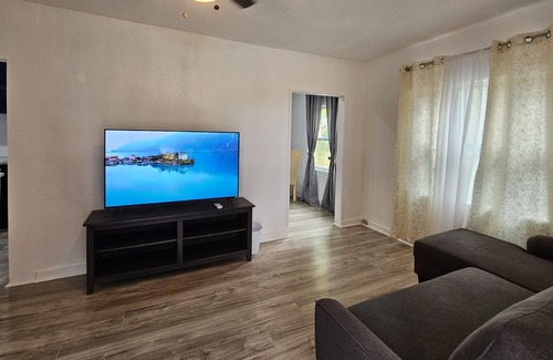 Fort Pierce Casa | Remodeled Mini House 5 minutes from the beach