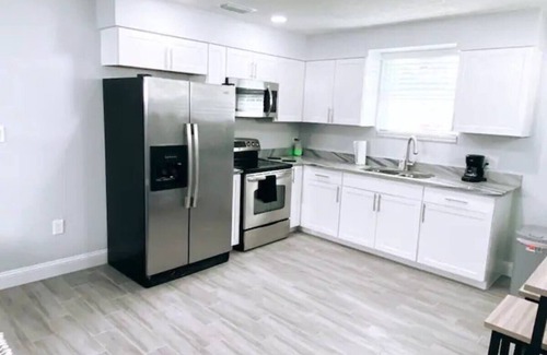 Port Richey Casa | Remodeled modern home