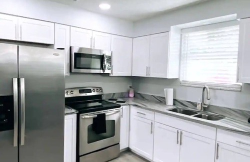 Port Richey Casa | Remodeled modern home