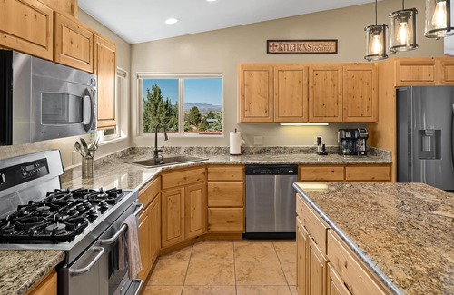 Cottonwood-Verde Village Casa | Remodeled! Panoramic Views! 20 Minutes from Sedona! Modern Southwest Comfort and