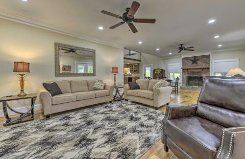 Pittsboro Casa | Remodeled Pittsboro Farmhouse Sitting on 220 Acres