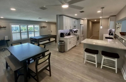 Palma Sola Casa | Remodeled Pool Home in NW Bradenton - Just 5 miles to Anna Maria Island!