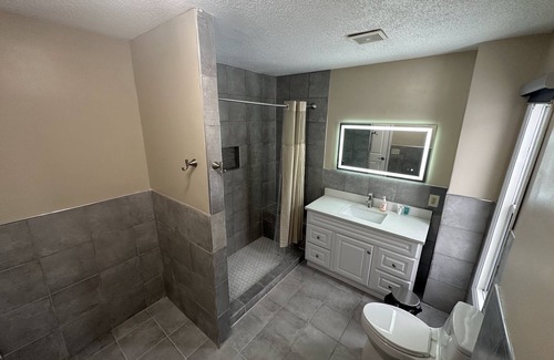 West Seventh Casa | Remodeled Private & Cozy Single-Family Home Located In St. Paul
