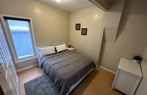 West Seventh Casa | Remodeled Private & Cozy Single-Family Home Located In St. Paul