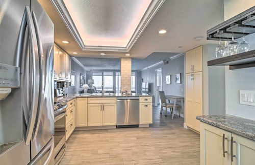 Redington Shores Condominio | Remodeled Redington Shores Gem on the Beach!