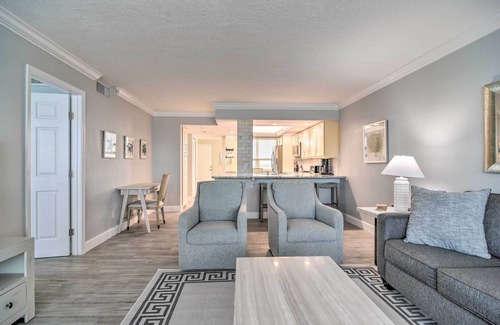 Redington Shores Condominio | Remodeled Redington Shores Gem on the Beach!