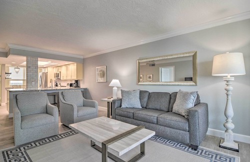 Redington Shores Condominio | Remodeled Redington Shores Gem on the Beach!