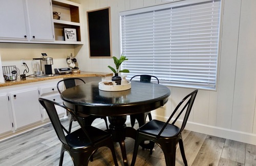 Holiday Shores Casa | Remodeled river home centrally located-10 min from laughlin 5 min from the water