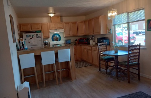 Capitola Condominio | Remodeled Single Story condo near Capitola Village