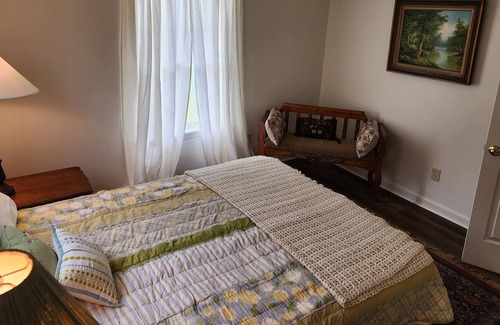 Greene County Apartamento | Remodeled Townhouse Close to Greeneville, Tusculum and Jonesborough.