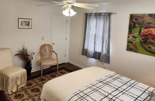 Greene County Apartamento | Remodeled Townhouse Close to Greeneville, Tusculum and Jonesborough.