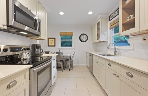 Southampton Casa | Remodelado Atesorado Casa-Southampton, Nueva York en el lago y cerca del pueblo de playa /