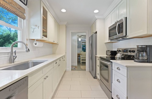 Southampton Casa | Remodelado Atesorado Casa-Southampton, Nueva York en el lago y cerca del pueblo de playa /