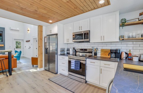 Historic District Cabaña | Remodeled unique vacation rental in the heart of Historic Beaufort