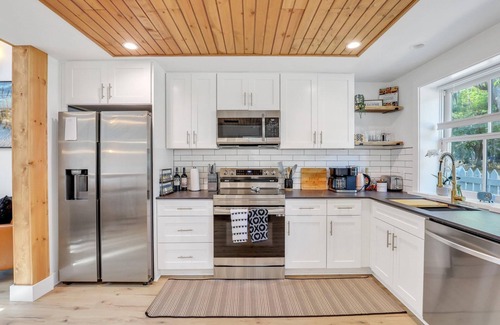 Historic District Cabaña | Remodeled unique vacation rental in the heart of Historic Beaufort