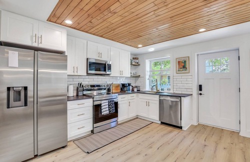 Historic District Cabaña | Remodeled unique vacation rental in the heart of Historic Beaufort