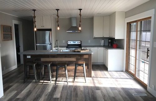 Mears Casa | Remodelado Upper Silver Lake, cerca de la entrada de dunas Disponible ahora para fines de semana