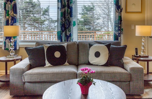 Yachats Casa | ¡NUEVO LISTADO! Dúplex frente al mar con una terraza, vistas al mar y fácil acceso a la ciudad